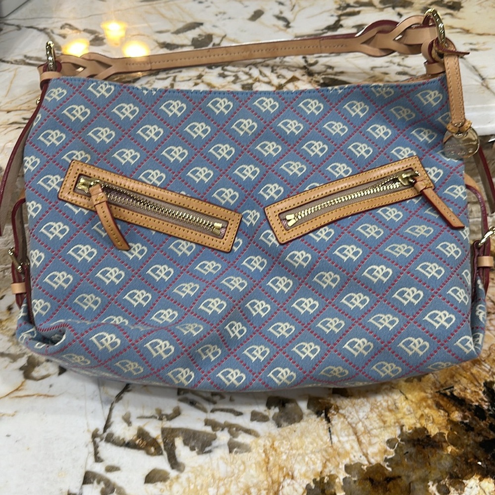 Authentic Dooney & Bourke Medium Elisa Shoulder Handbag Purse